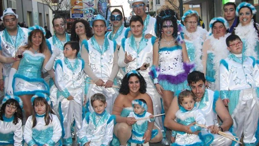 Vinaròs apura el Carnaval con un gran espectáculo de color, fantasía y sonido