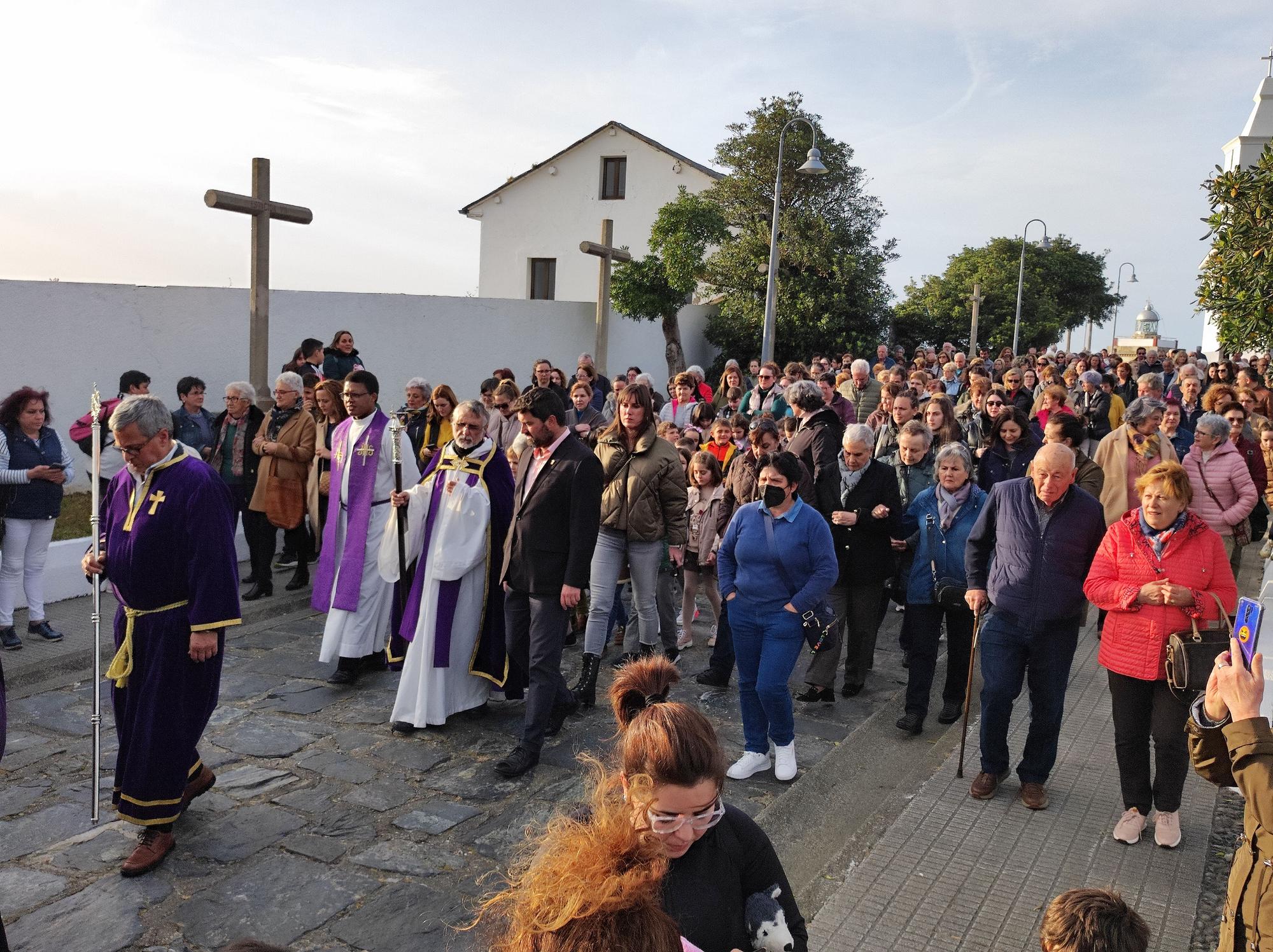 Así fue la procesión de bajada que abre la Semana Santa de Luarca