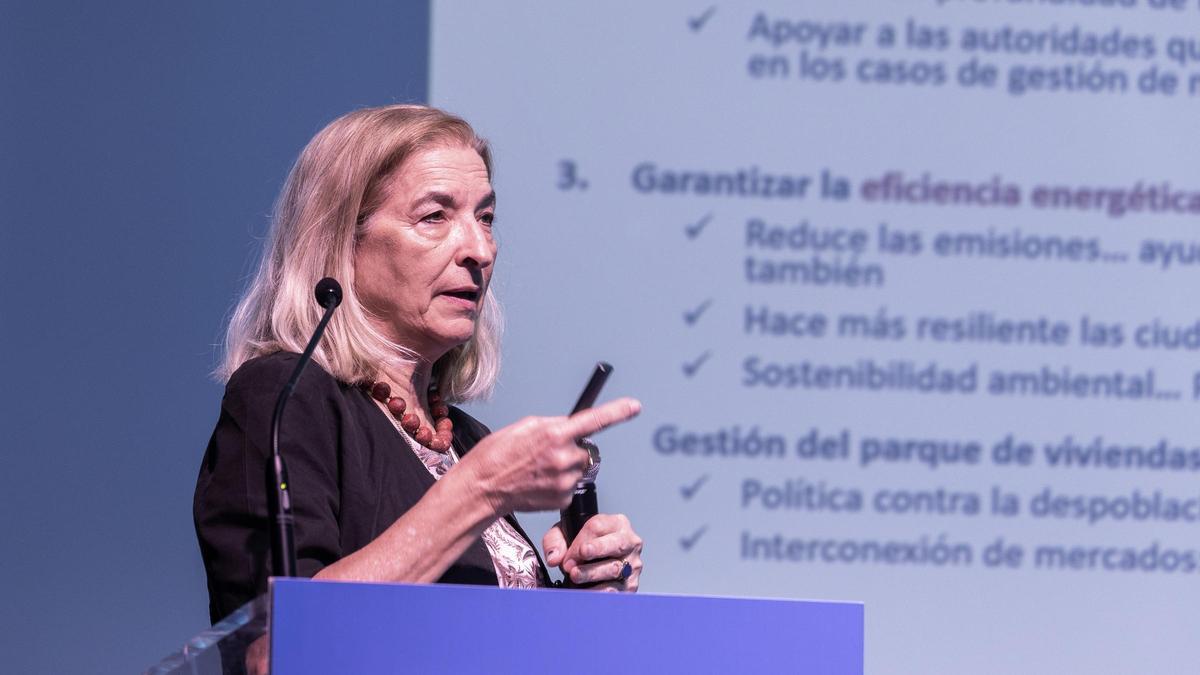 Paloma Taltavull, durante una conferencia en Alicante.