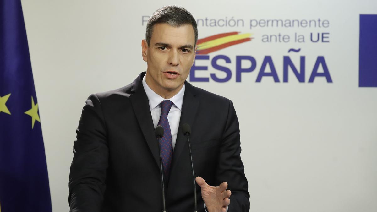 Sánchez acusa el PP i Vox d’ordir un «complot» per «emmordassar» el Parlament