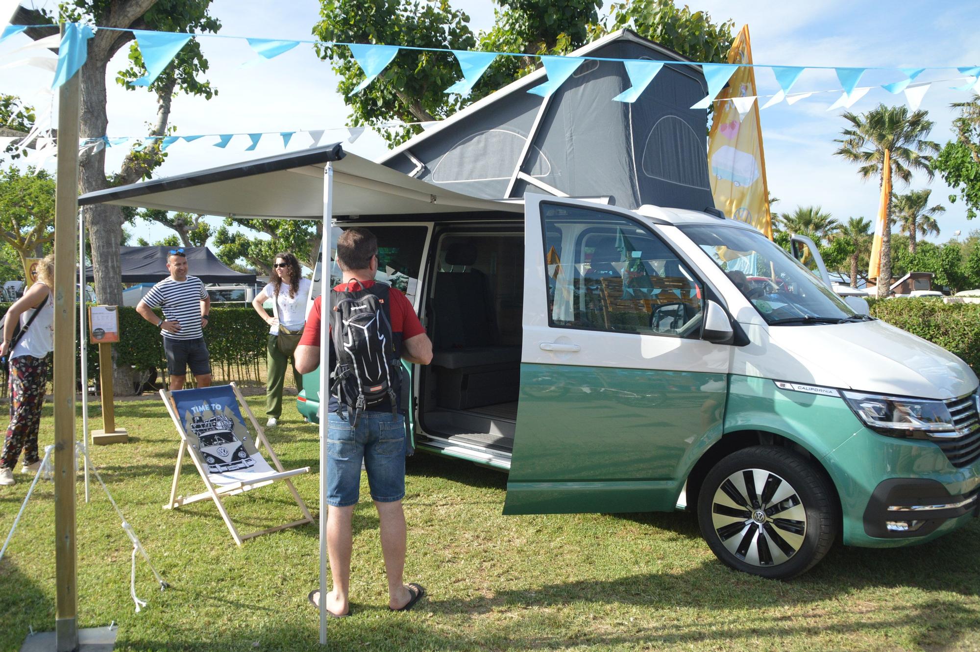 Ambient festiu amb novetat sostenible en la FurgoVolksWagen de La Ballena Alegre