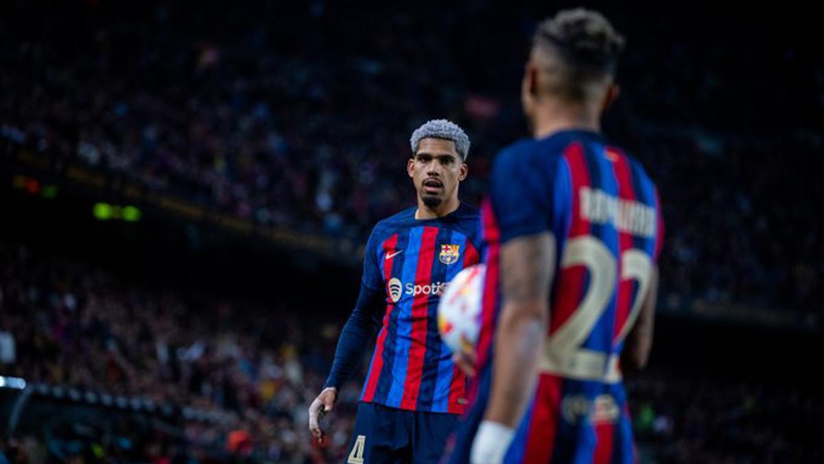 Araujo y Raphinha, futbolistas del FC Barcelona