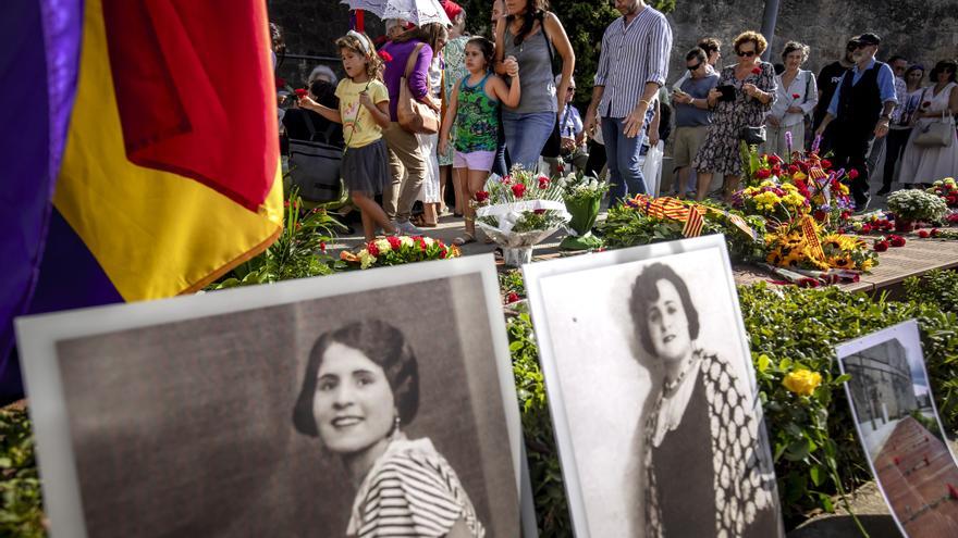 Homenaje a Aurora Picornell y las &#039;Roges del Molinar&#039; en el cementerio de Palma