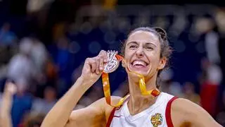 Alba Torrens tras ganar la medalla de bronce con España: "Estoy muy agradecida y orgullosa de ser parte de esto en este momento"