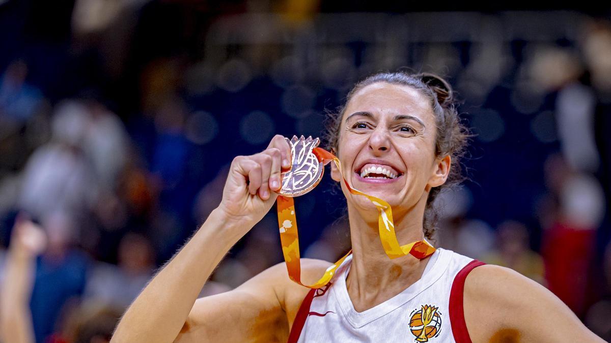 Alba Torrens tras ganar la medalla de bronce con España: «Estoy muy agradecida y orgullosa de ser parte de esto en este momento»