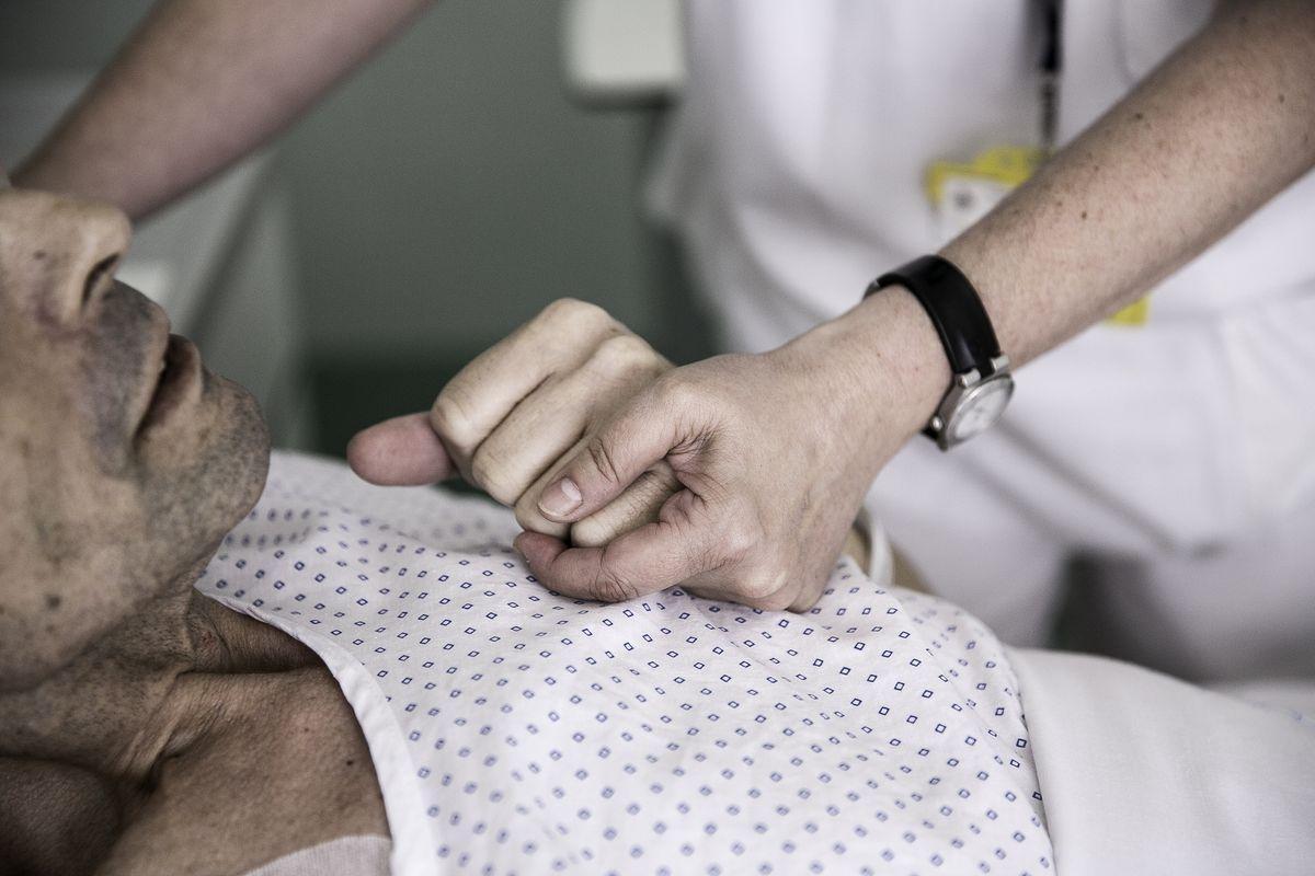 Un paciente de la Unidad de Cuidados Paliativos del Hospital de Sant Pau.