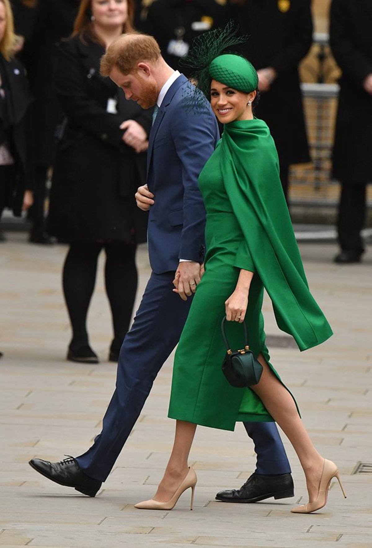 Meghan Markle, durante la ceremonia de la Commonwealth, con un espectacular vestido verde