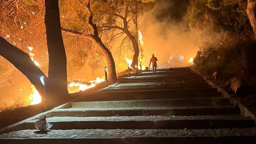 Un incendio desata la alarma en Benifairó de les Valls