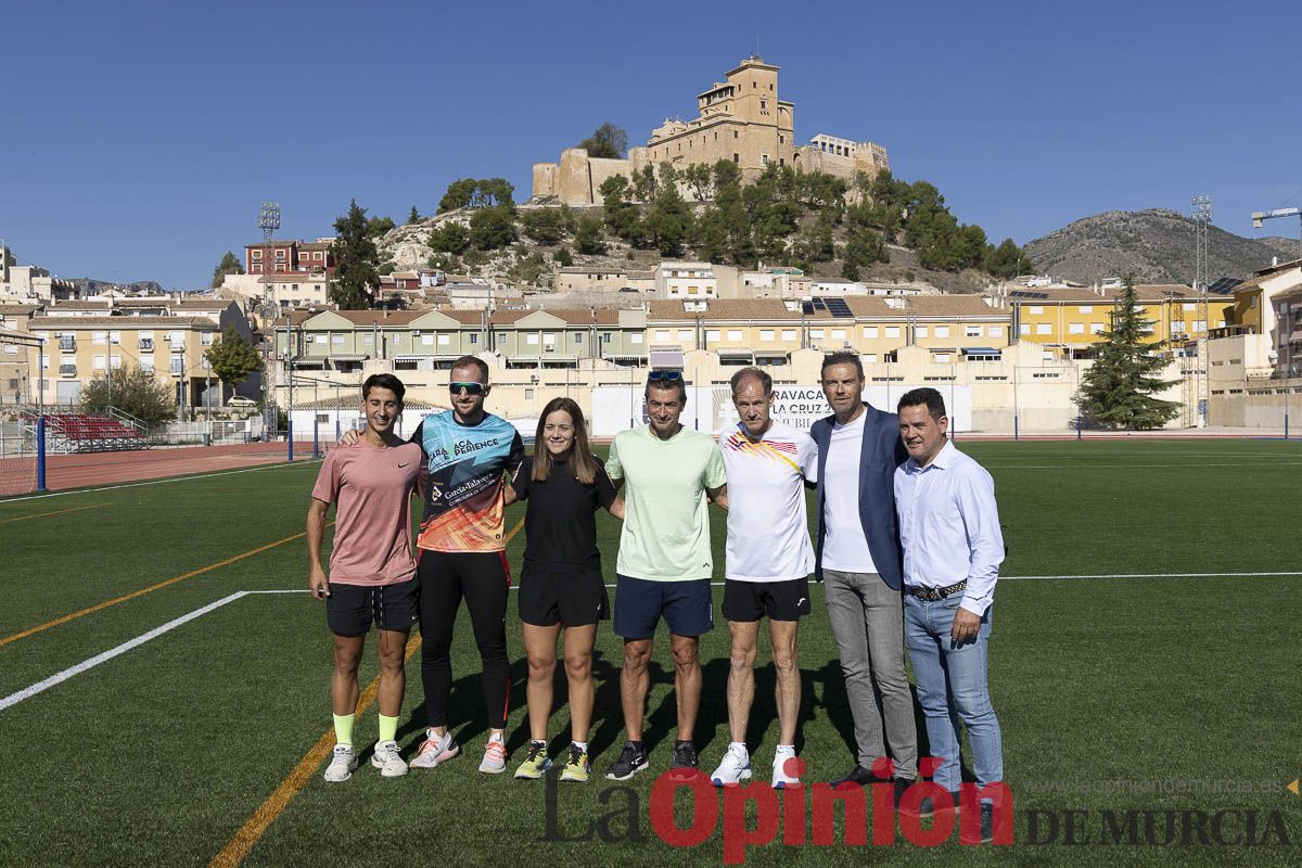 Abel Antón vistiba la Escuela Municipal de Atletismo de Caravaca