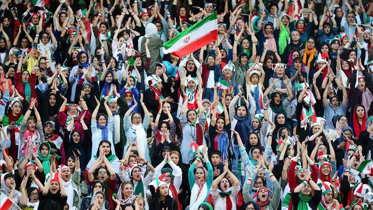 aguasch50347663 topshot   iranian women cheer during the world cup qatar 202191011191442