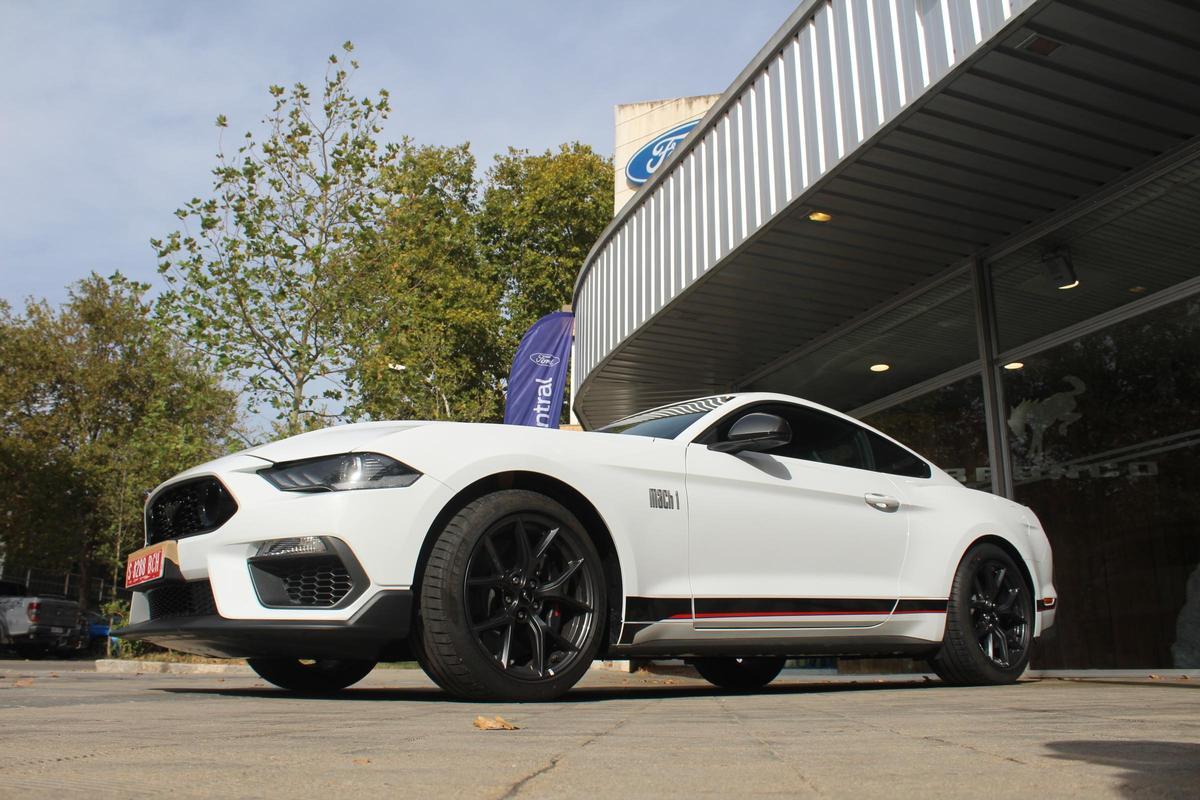 El Ford Mustang Mach-1 manté viu el mite d'hun vehicle d'altes prestacions.