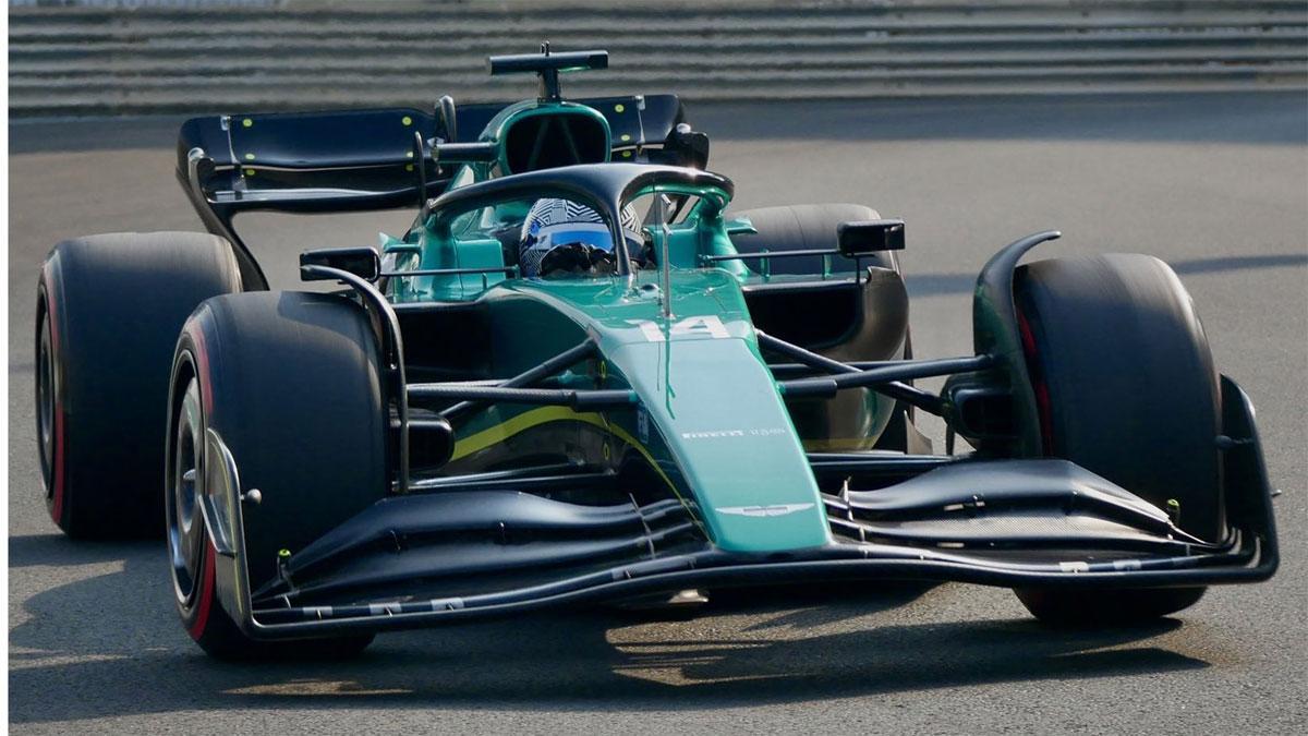 Alonso, al volante del Aston Martin en Yas Marina