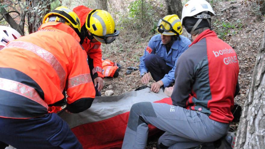 Simulacre de rescat a càrrec de Bombers a Montserrat.