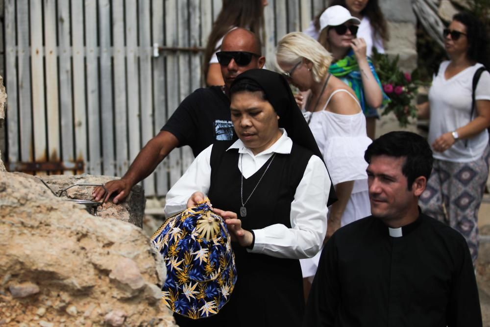 A la procesión marinera se sumaron decenas de personas y varias embarcaciones