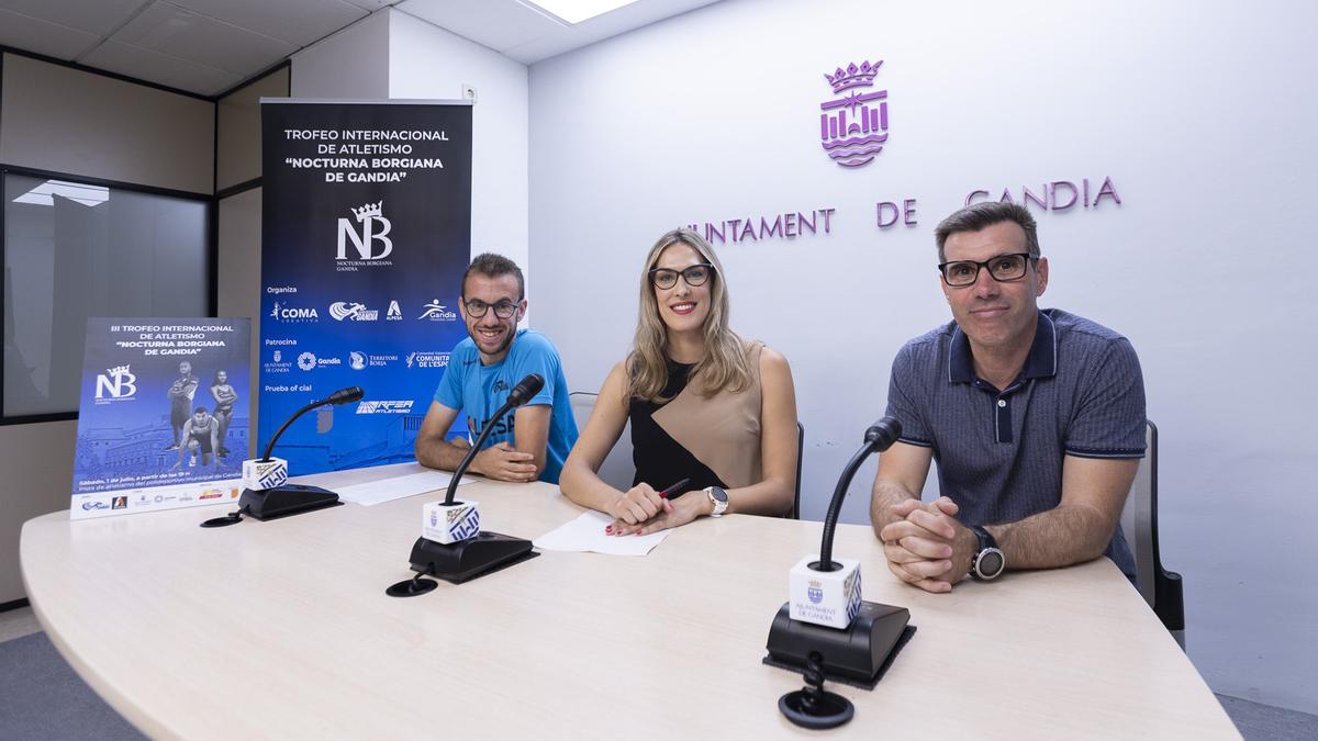 Benítez, la concejala de Deportes y Martos, en la presentación