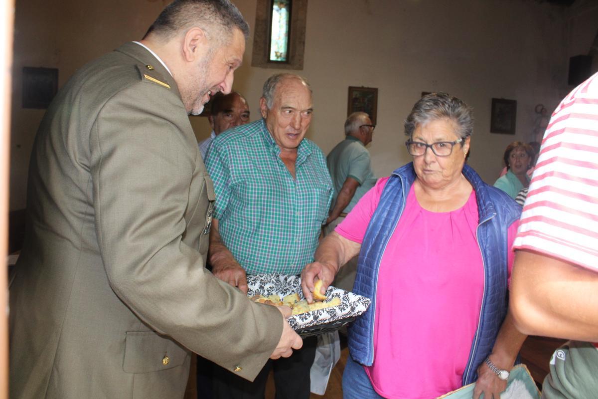 Entrega del pan bendecido.