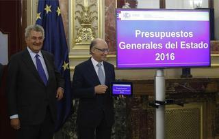 Bruselas obliga a España a revisar los Presupuestos de Rajoy para el 2016
