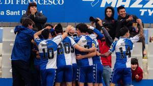 Los arlequinados celebran el segundo tanto