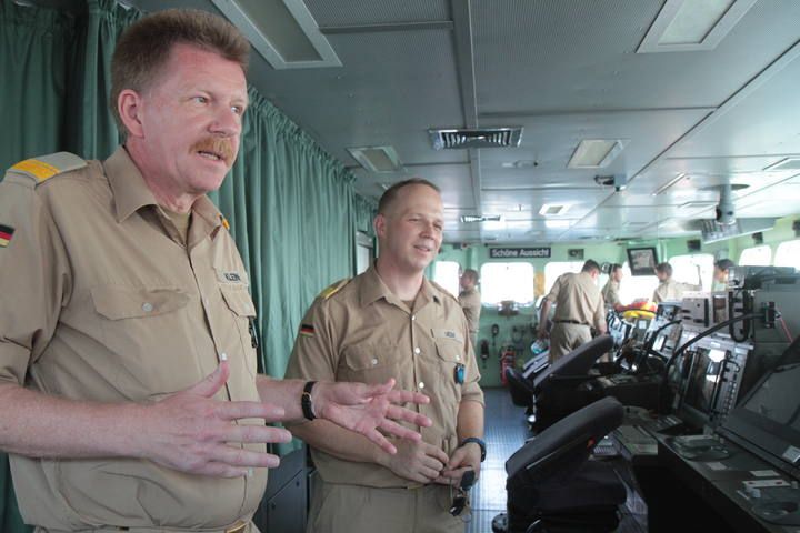 Die Fregatte "Hamburg" im Hafen von Palma