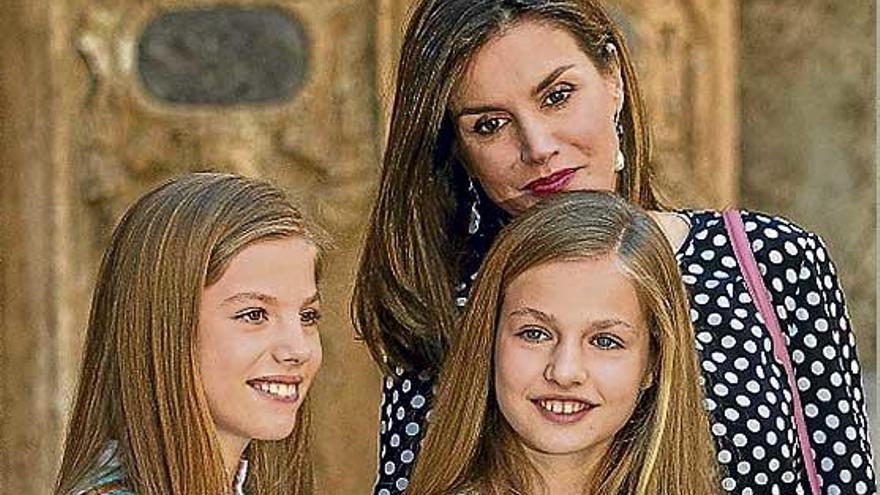 Letizia, con sus dos hijas.