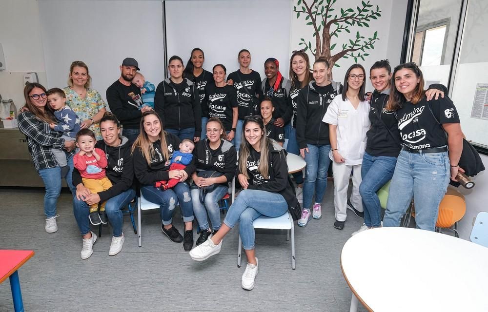 Visita del Rocasa al Hospital Universitario Materno Infantil de Gran Canaria.