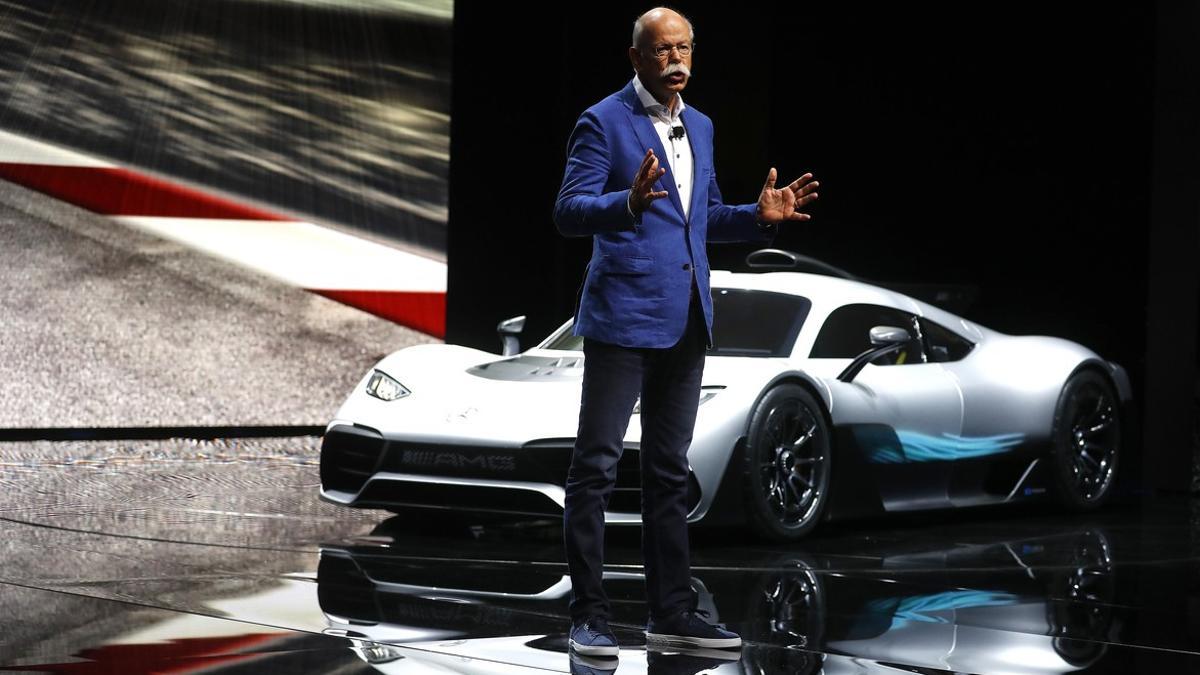 El presidente de Mercedes, Dieter Zetsche, presenta el Project One.