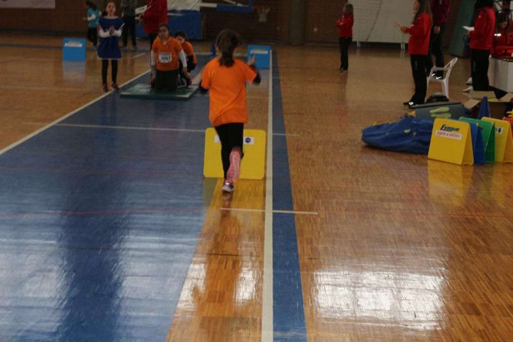 Jugando al atletismo en Alcantarilla