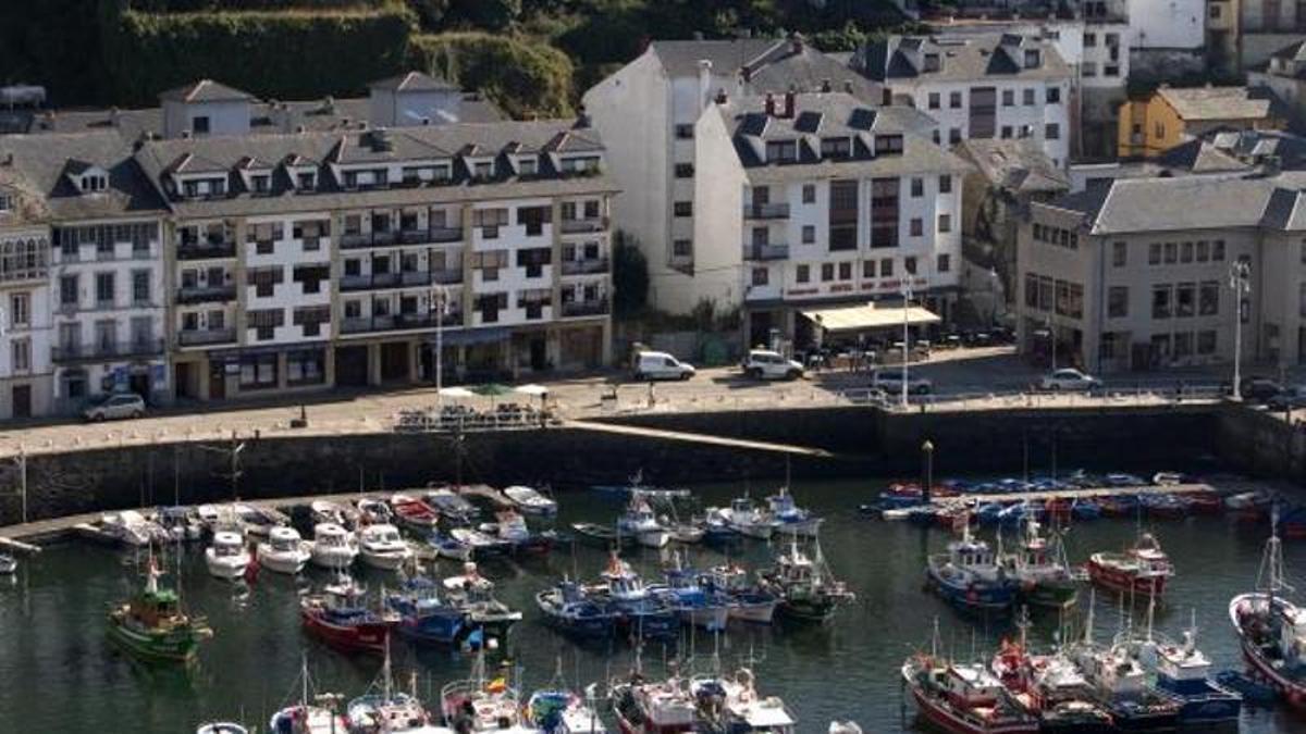 Una vista del puerto de Luarca.