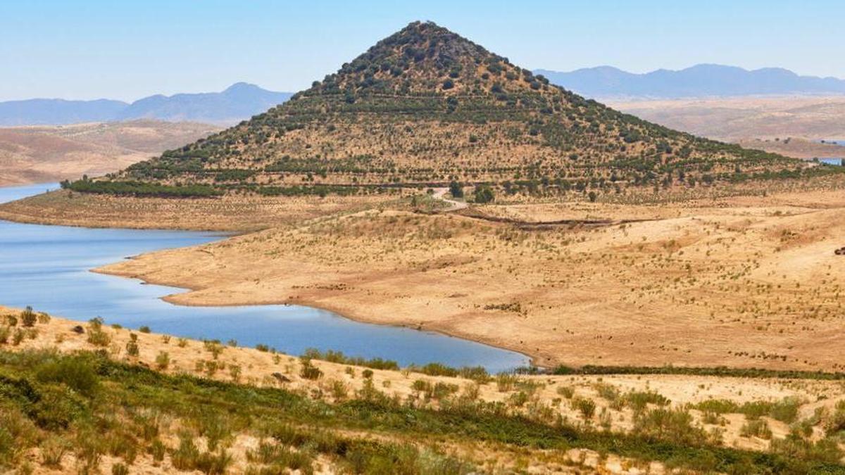 La rotonda más grande de Europa mide 1,3 kilómetros y está en un pueblo perdido de Extremadura