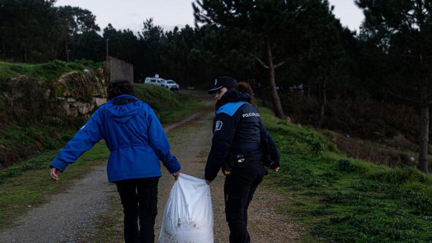 Arosa acusa a Mar de “querer ponerse de perfil” en el vertido de pellets plásticos