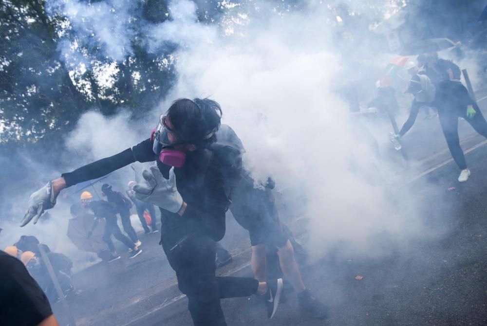 Hong Kong vive una de sus jornadas más violentas en el 70 aniversario de la República Popular China.