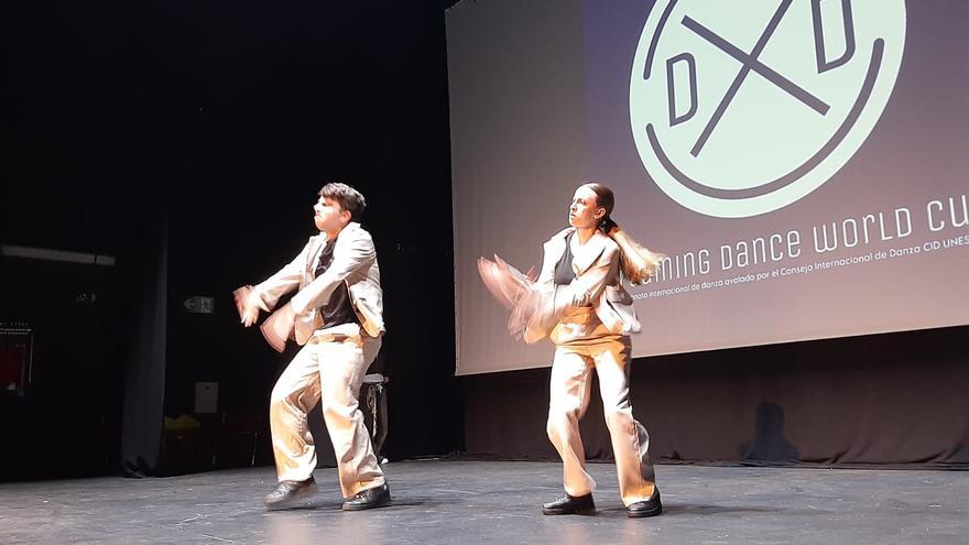 Miles de personas bailan en la Dreaming Dance World Cup en la Pola