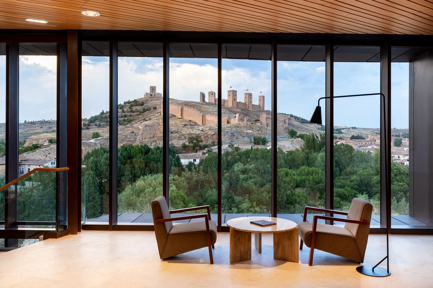Tomar un café con excelentes vistas desde el Parador de Molina de Aragón