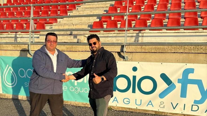 Los responsables del acuerdo firmado entre Biofy y el Atlético Villanueva de Córdoba.