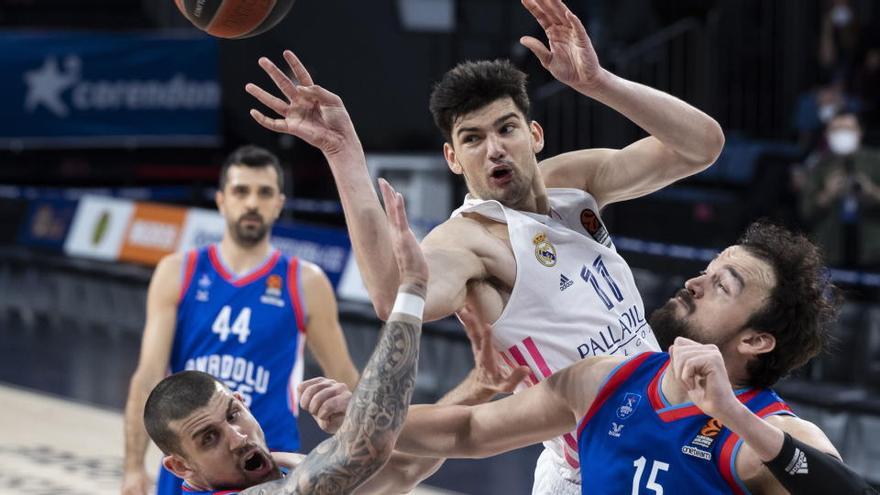 Imagen del choque entre el Real Madrid y el Anadolu Efes en la Euroliga