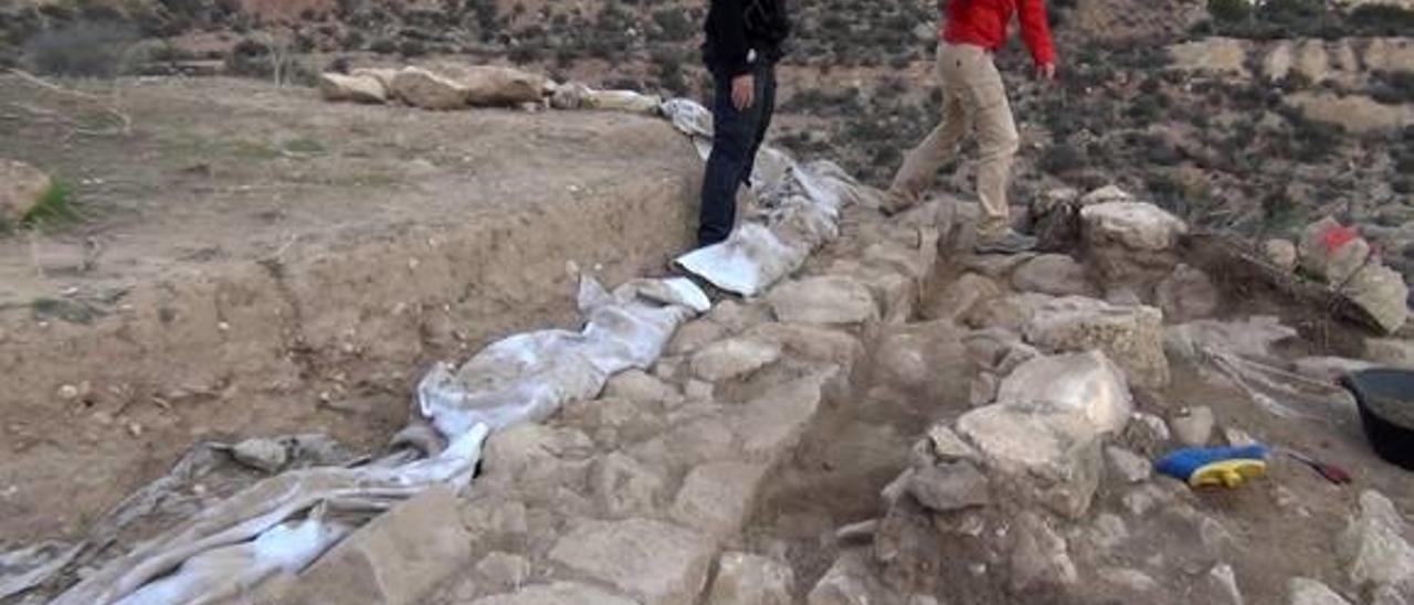 Hallan restos de una «muralla» en Peña Negra.