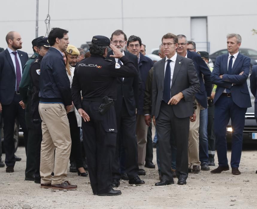 El presidente del gobierno Mariano Rajoy en Amoedo en la zona cero de los incendios.