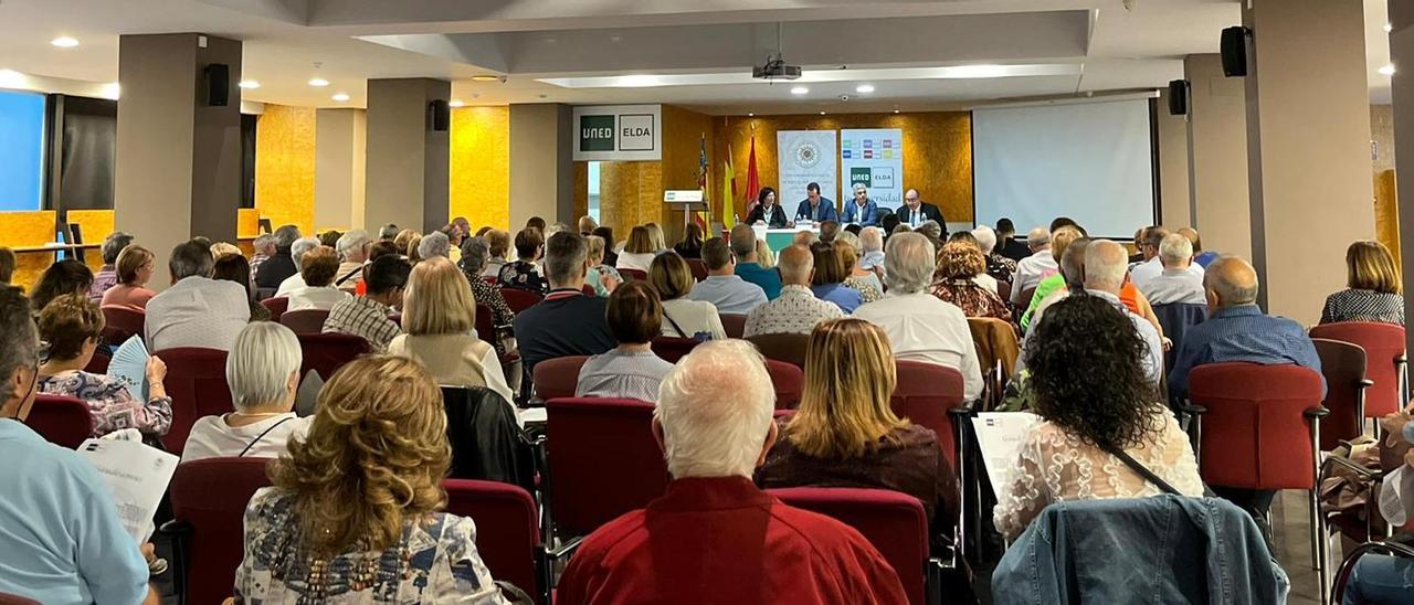 Asistentes al acto de apertura del curso académico del Aula en Elda de la UNED.