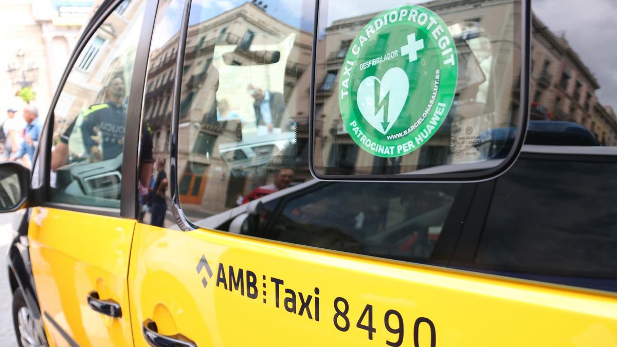 Al menos 30 taxis de Barcelona llevarán desfibriladores