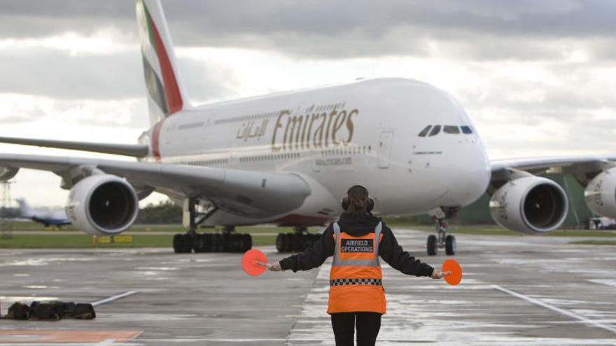 Un Airbus A380 aterrant a Manchester