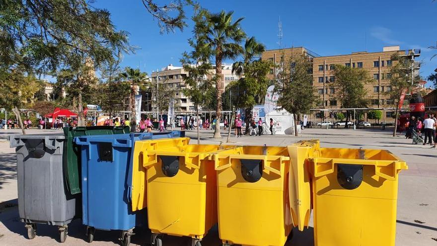 Los contenedores, en el Jardín Chino.