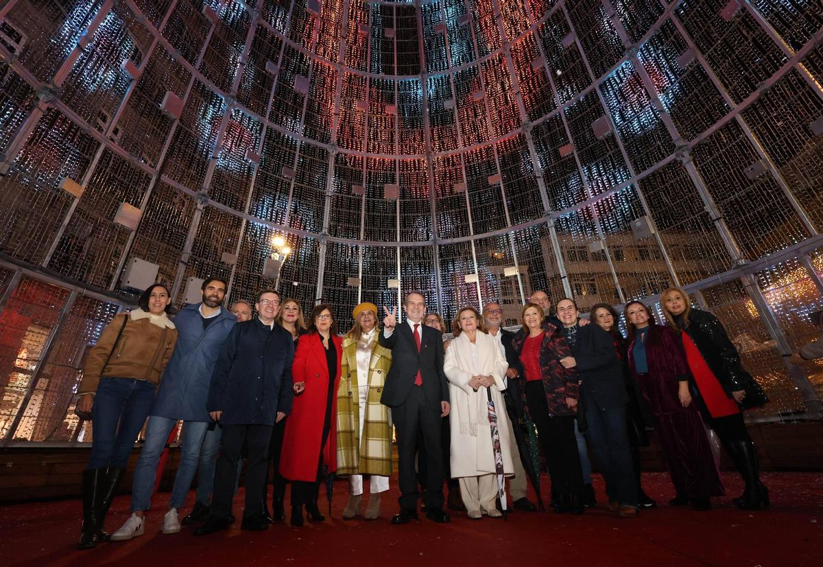 Vigo enciende la Navidad más grande de su historia ante miles de personas