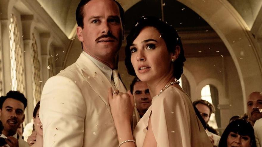 Gal Gadot y Armie Hammer en &#039;Muerte en el Nilo&#039;.