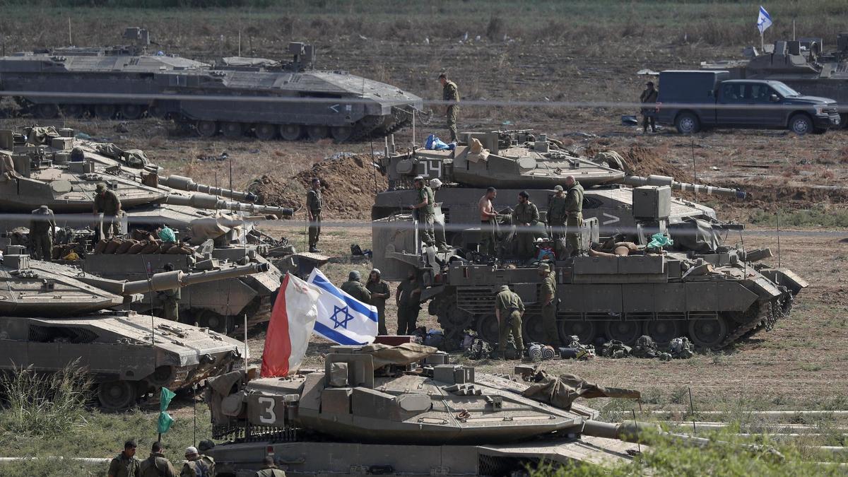 Tropas del Ejército de Israel junto a la frontera con Gaza.