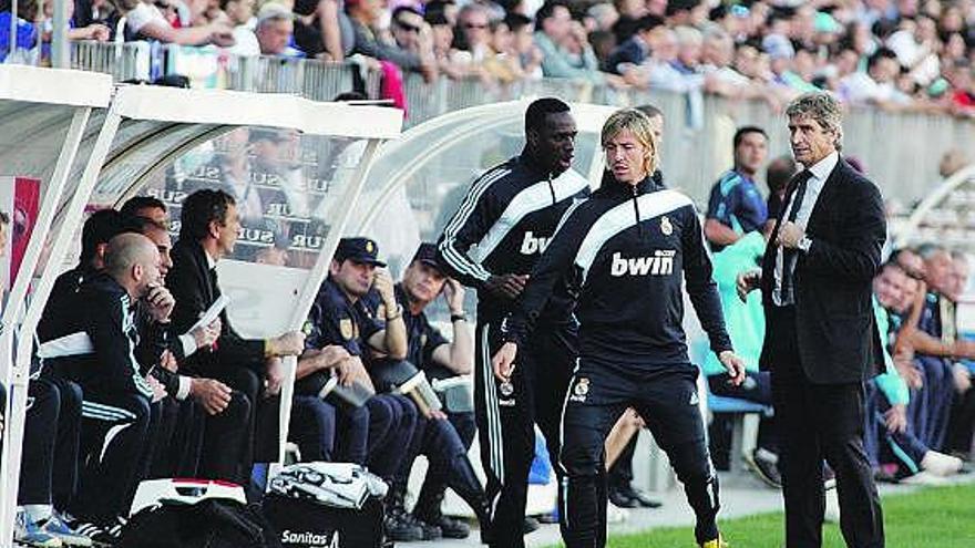 La voz del vestuario del Oviedo en defensa del equipo: “Con esta gente me  voy a la guerra” - La Nueva España