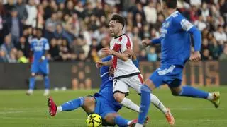 Un Madrid atormentado por Anfield vuelve a tropezar ante el Rayo 'matagigantes'