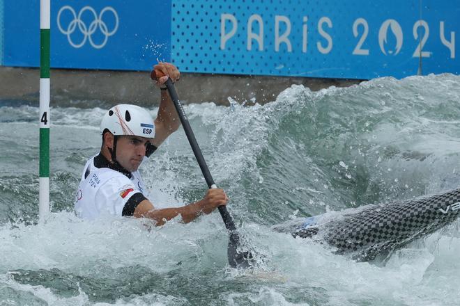 Miquel Travé en acción en la competición de piraguismo de los Juegos Olímpicos París 2024