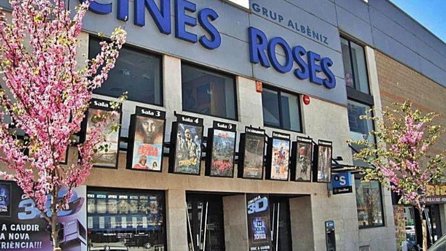 El cinema de Roses que ha tancat les portes.