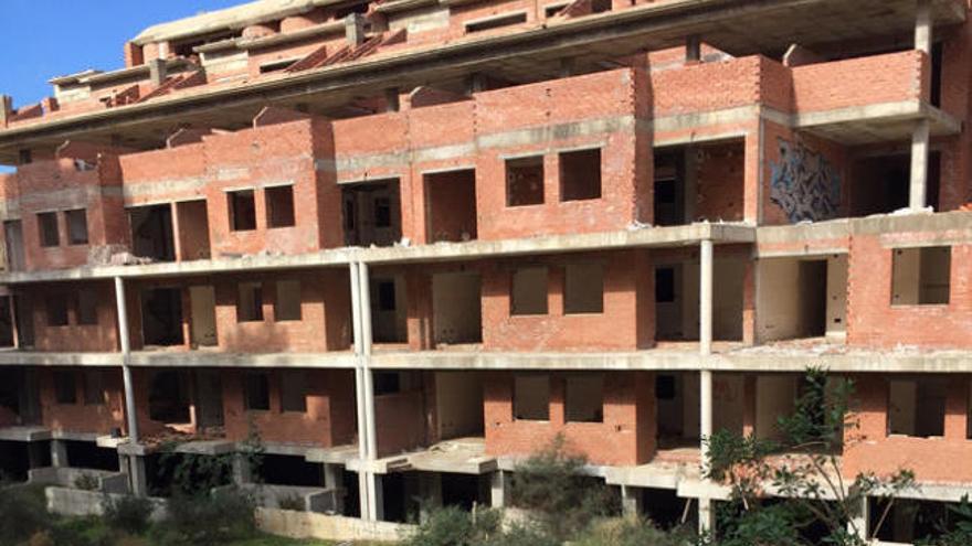 Un Juez ordena a Banco Santander devolver 66.000 euros de una vivienda inacabada de Aifos