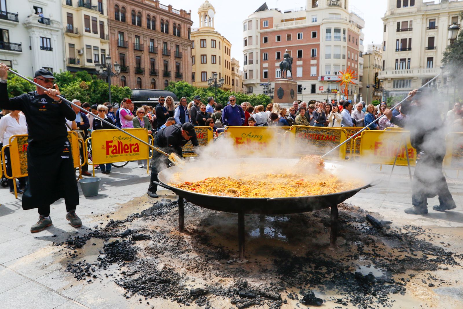 Alicante se vende en Córdoba: arroz, fuego y 'mascletá'